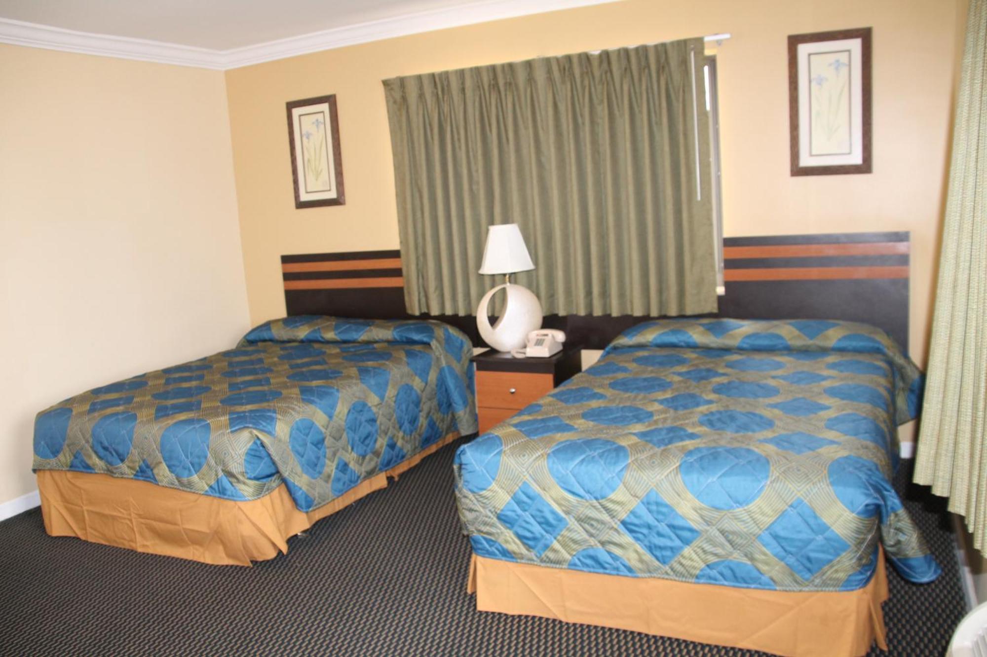 King Motel - Miami Room photo